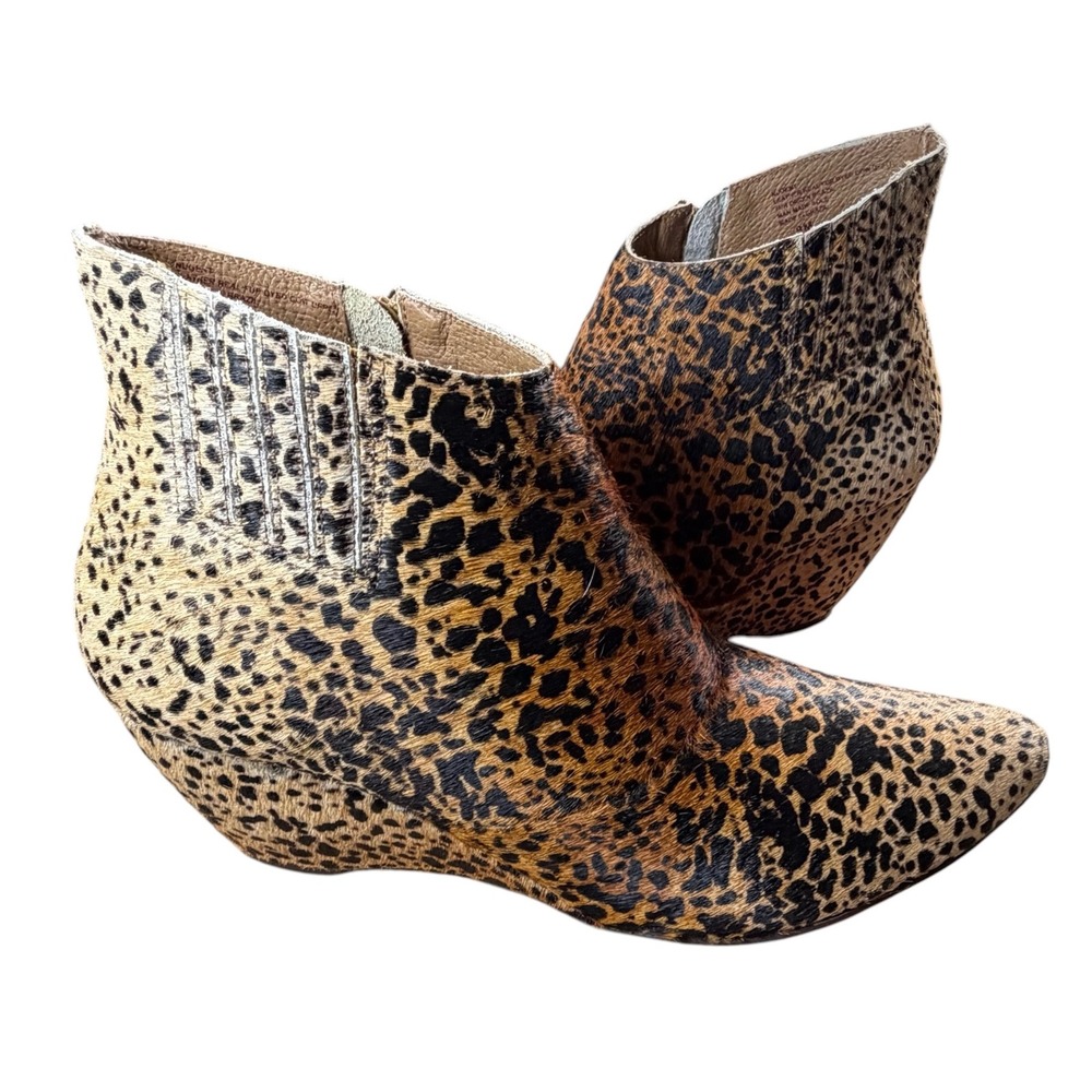 Matisse Nugent Leopard Print Calf Hair Wedge Ankle Boots Pointed Toe Size 9M